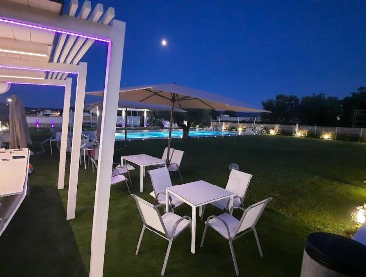 Luxury Pool Suites - Città Bianca