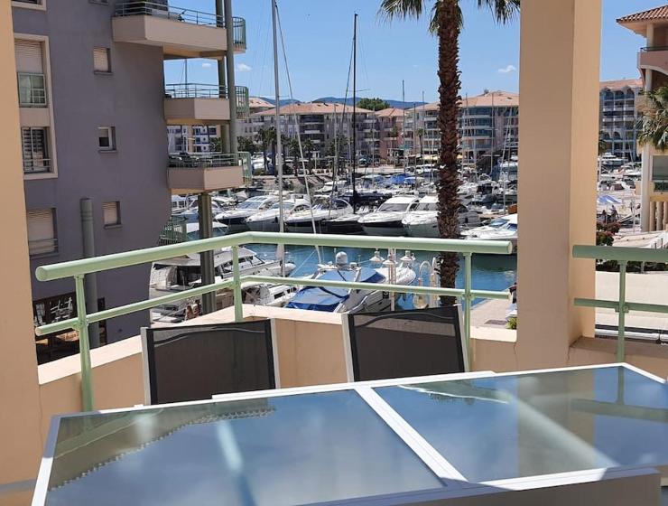 Duplex Port Frejus 5’ plage et commerces