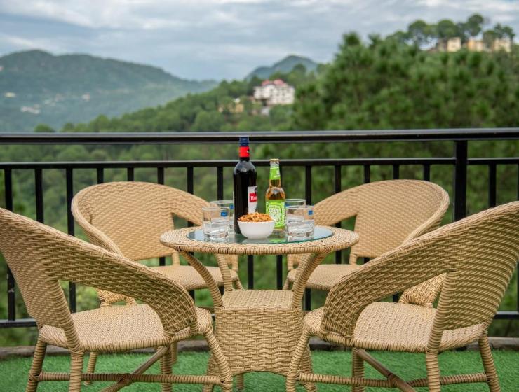 WOOD HILLS 6 BEDROOM SERVICED VILLA / LAWN/ TERRACE / KASAULI