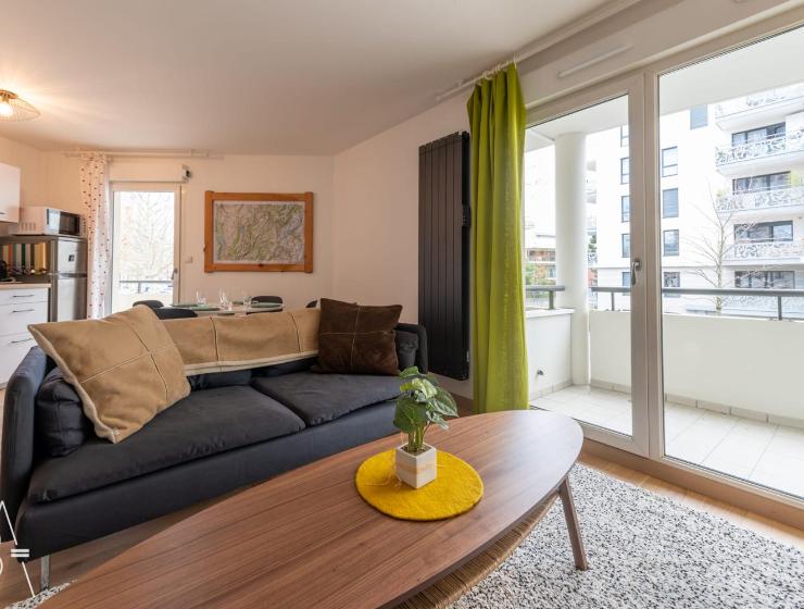 L’Esperluette - 44 sqm apartment with garage & balcony in the city center