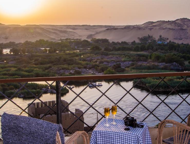 ASWAN NILE PALACE (swimming pool-rooftop-Nile view)