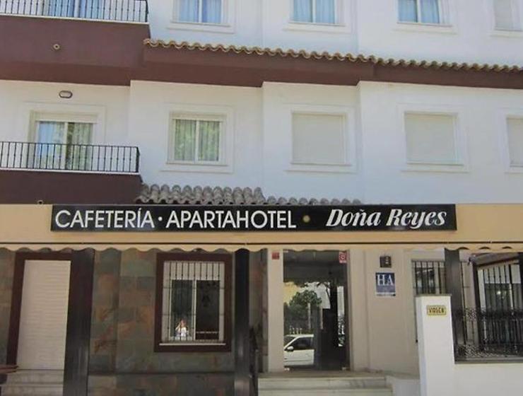 APARTAHOTEL DOÑA REYES