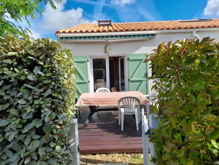 Maisonnette à deux pas de la plage dans résidence calme