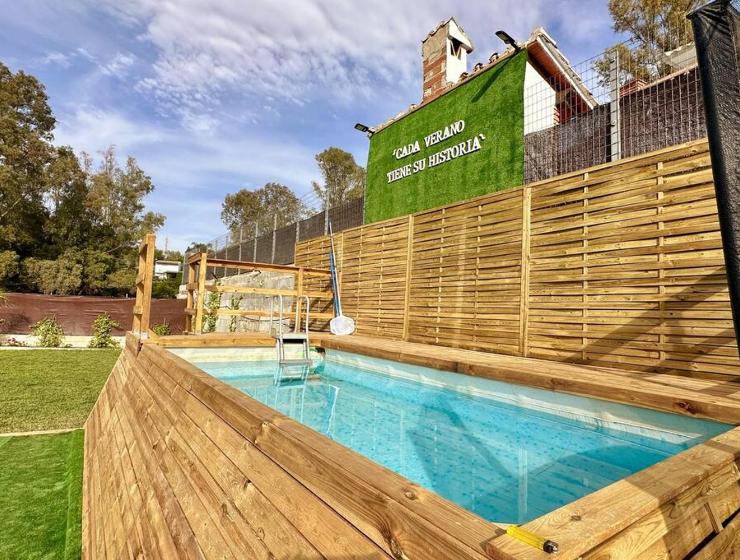 Casa rural de diseño con piscina y barbacoa