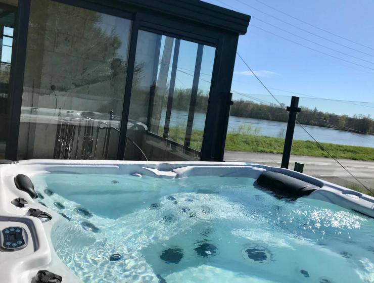 Jacuzzi et Vue sur Loire - Maison d'hôtes L'Odyssée